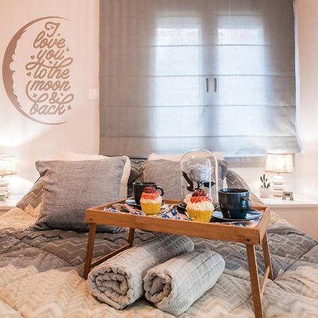 Luxury Seaside Apartment Next To Starbucks Opossite The Beach Park Of Flisvos أثينا المظهر الخارجي الصورة